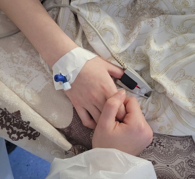 Bác sĩ cảnh báo: Hạt vi nhựa có thể "chất đầy" não nếu làm việc này khi ăn, rất quen với dân văn phòng- Ảnh 2. Bác sĩ cảnh báo: Hạt vi nhựa có thể "chất đầy" não nếu làm việc này khi ăn, rất quen với dân văn phòng- Ảnh 2.