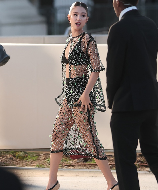 Mọi drama tan biến v&igrave; Jennie Kim ở show Chanel sang chảnh chấn động cỡ n&agrave;y!- Ảnh 2.