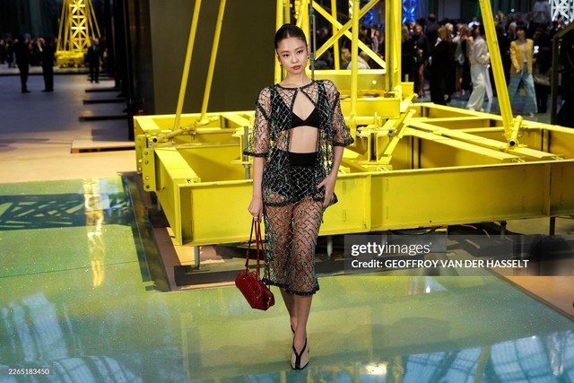 Mọi drama tan biến v&igrave; Jennie Kim ở show Chanel sang chảnh chấn động cỡ n&agrave;y!- Ảnh 3.