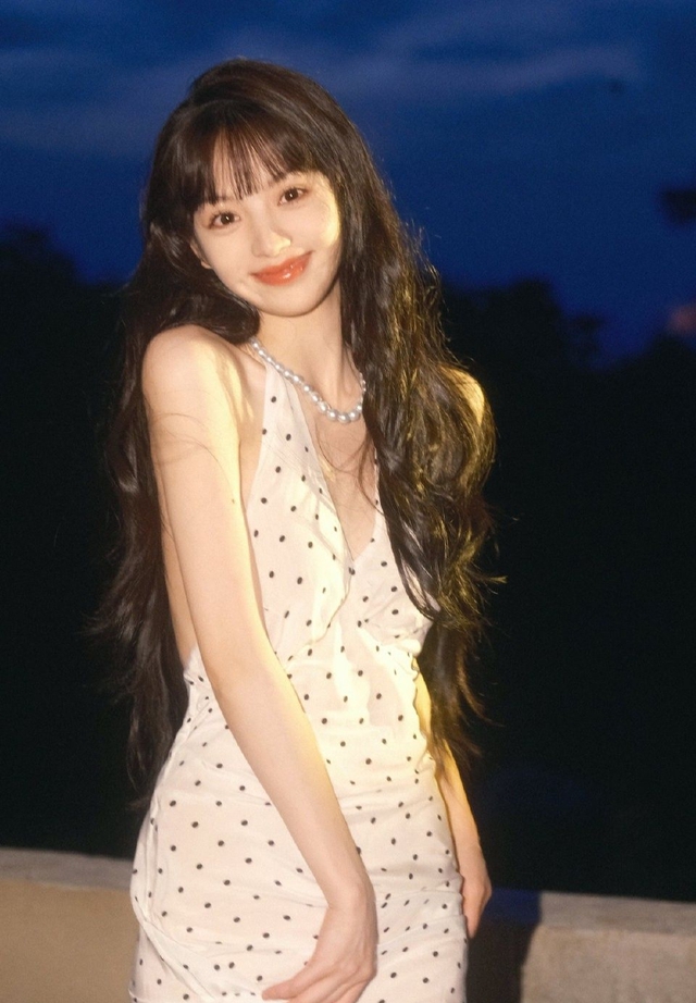 Showbiz c&oacute; mỹ nh&acirc;n &ldquo;mặt học sinh body phụ huynh&rdquo;: Mặc đẹp kh&ocirc;ng trượt lần n&agrave;o, xuất hiện ở đ&acirc;u th&igrave; nơi đ&oacute; như Milano- Ảnh 10.