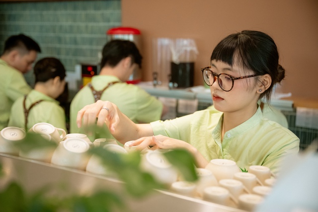 Qu&aacute;n cafe khủng ngay trong khu&ocirc;n vi&ecirc;n trường đại học đẹp nhất Việt Nam: Giao diện "tr&acirc;m anh thế phiệt", gi&aacute; cả c&oacute; đắt đỏ như lời đồn? - Ảnh 7.