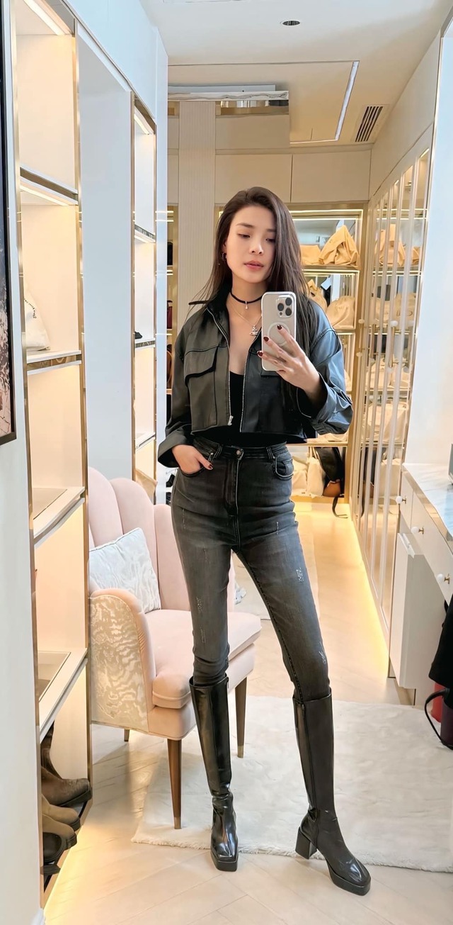 Biệt thự 200m&sup2; của Th&uacute;y Diễm - Lương Thế Th&agrave;nh ở Thủ Đức: Hệt resort 5, ph&ograve;ng chứa đồ hiệu sang như ngo&agrave;i store - Ảnh 7.