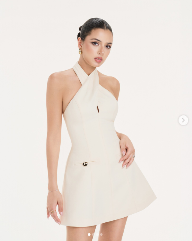 Mỹ nữ băng qua đường khiến cả con phố bừng s&aacute;ng: Từ thần th&aacute;i đến style đều cuốn d&atilde; man- Ảnh 2.