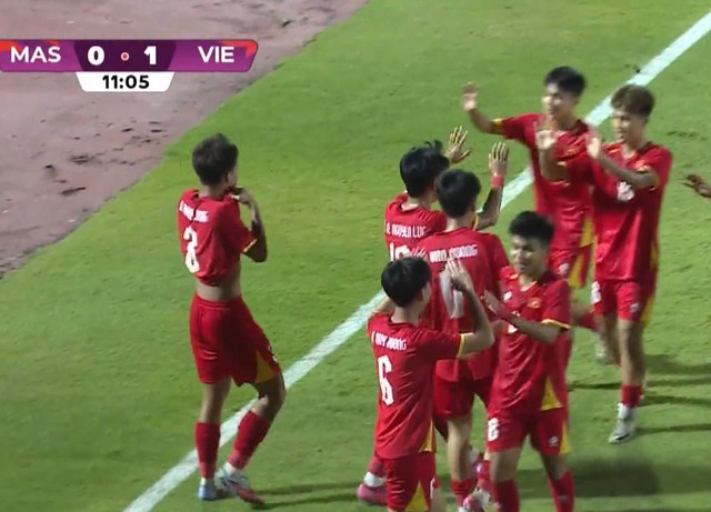 Diễn biến U17 Việt Nam vs Malaysia chung kết Đ&ocirc;ng Nam &Aacute;: V&Agrave;O! 1-0 cho Việt Nam - Ảnh 1.