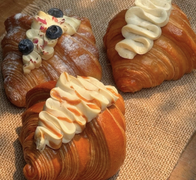 X&ocirc;n xao h&igrave;nh ảnh nghi vấn bếp bẩn tại tiệm b&aacute;nh nổi tiếng H&agrave; Nội, đại diện qu&aacute;n ch&iacute;nh thức l&ecirc;n tiếng - Ảnh 9.