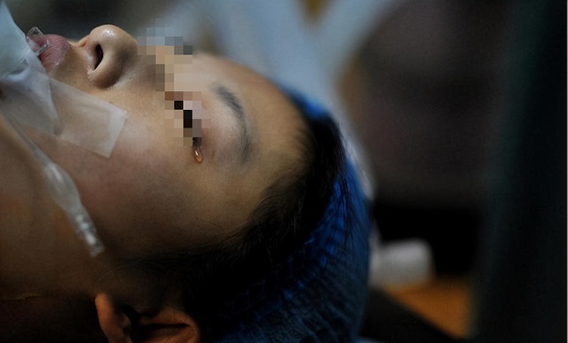 Bố mẹ v&agrave; con g&aacute;i c&ugrave;ng mắc ung thư gan, người mẹ quỳ kh&oacute;c: V&igrave; tiết kiệm, t&ocirc;i v&ocirc; t&igrave;nh "đầu độc" cả nh&agrave;- Ảnh 1.