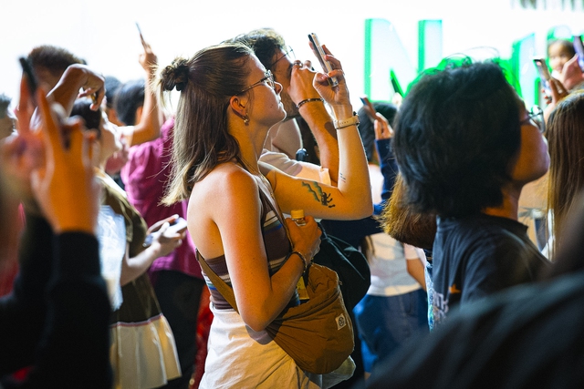 Rực rỡ pháo hoa trên bầu trời TP.HCM đêm 30/4 - áº¢nh 23.