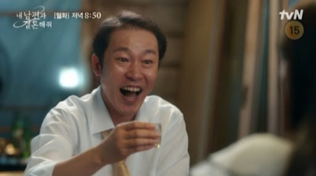 Chẳng ai ngờ nam diễn vi&ecirc;n xấu nhất Squid Game ngo&agrave;i đời lại đẹp thế n&agrave;y: Đổi mỗi kiểu t&oacute;c m&agrave; như thay đầu- Ảnh 3.