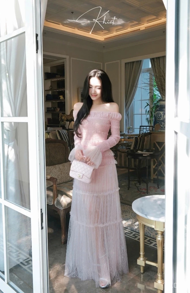 Lọ Lem diện v&aacute;y local brand Việt đ&oacute;n tuổi 20: Visual bừng s&aacute;ng, gặp hoa hoa nở, gặp người người y&ecirc;u- Ảnh 10.