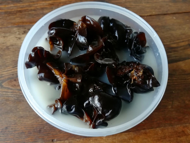 Cả nh&agrave; c&ugrave;ng mắc ung thư gan, b&aacute;c sĩ chỉ ra 3 "s&aacute;t thủ" trốn trong tủ lạnh khiến nhiều người sửng sốt v&igrave;&hellip; quen qu&aacute;! - Ảnh 3.