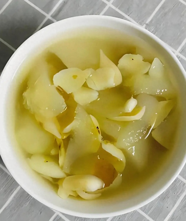 Đừng chỉ biết uống nước lọc v&agrave;o m&ugrave;a h&egrave;! Đ&acirc;y l&agrave; 3 loại nước "si&ecirc;u giải nhiệt", dưỡng da, tăng cường sức khỏe - Ảnh 3.