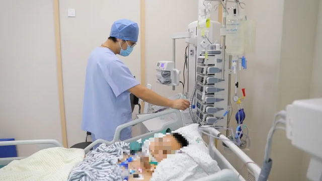 Nam shipper nhập viện cấp cứu sau uống loại nước "vạn người m&ecirc;" mỗi khi mệt mỏi: "T&ocirc;i chỉ muốn giao h&agrave;ng nhanh cho kh&aacute;ch" - Ảnh 2.