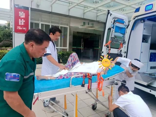Uống 2 l&iacute;t nước tương để&hellip; thải độc, người phụ nữ v&agrave;o thẳng ph&ograve;ng cấp cứu, b&aacute;c sĩ nghe c&acirc;u chuyện ph&iacute;a sau cũng "sởn t&oacute;c g&aacute;y"  - Ảnh 1.