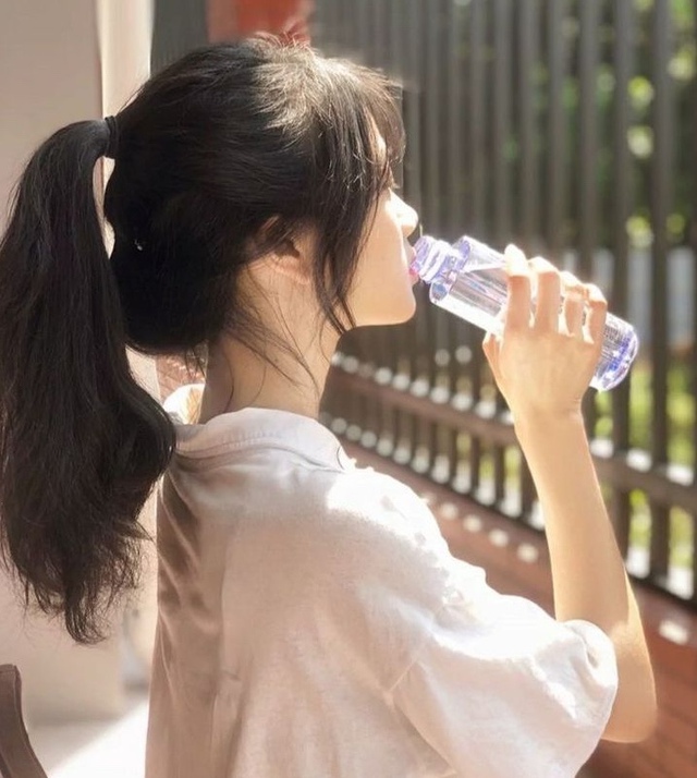 Bạn mắc bao nhi&ecirc;u trong số 6 th&oacute;i quen khiến l&atilde;o h&oacute;a "nhanh như chớp"? Thức khuya chỉ đứng cuối c&ugrave;ng - Ảnh 2.