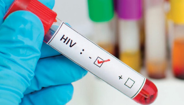 Một phụ nữ 56 tuổi nhiễm HIV kể lại: "T&ocirc;i giấu chồng suốt 5 năm, t&ocirc;i đau đớn nhưng sợ bị bỏ rơi" - Ảnh 1.
