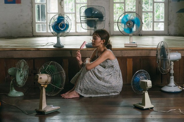 4 mẹo d&ugrave;ng quạt điện m&ugrave;a h&egrave; vừa m&aacute;t vừa tốt cho sức khỏe, tiết kiệm điện - Ảnh 4.