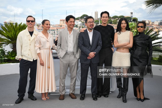 Phim H&agrave;n hay xuất sắc nhận tr&agrave;ng vỗ tay 6 ph&uacute;t ở Cannes: Tinh hoa 4 phương tụ hội, nam ch&iacute;nh đắt gi&aacute; bậc nhất showbiz- Ảnh 7.