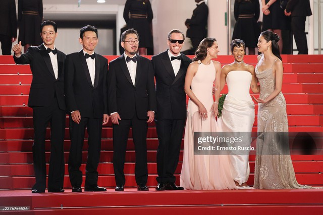 Phim H&agrave;n hay xuất sắc nhận tr&agrave;ng vỗ tay 6 ph&uacute;t ở Cannes: Tinh hoa 4 phương tụ hội, nam ch&iacute;nh đắt gi&aacute; bậc nhất showbiz- Ảnh 4.