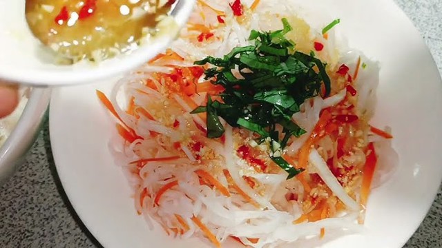 Ăn sống thải độc, nấu ch&iacute;n tốt cho phổi, hầm kỹ bổ dạ d&agrave;y: Loại củ được v&iacute; như "nh&acirc;n s&acirc;m trắng" của người Việt - Ảnh 2.