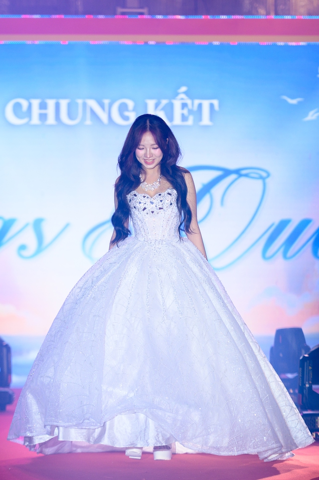 Lễ trưởng th&agrave;nh đặc biệt của c&aacute;c nam thanh nữ t&uacute; Chuy&ecirc;n Khoa học X&atilde; hội v&agrave; Nh&acirc;n văn - Ảnh 11.