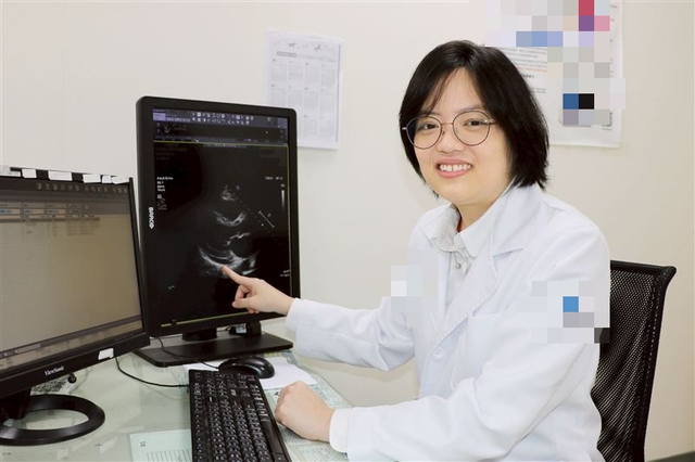 Người phụ nữ 50 tuổi kh&ocirc;ng uống rượu hay h&uacute;t thuốc, ho suốt 1 th&aacute;ng: Đi kh&aacute;m ph&aacute;t hiện thứ g&acirc;y sốc ở tim - Ảnh 3.