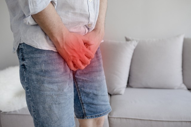 Có nên làm "chuyện giường chiếu" hàng ngày hay không? Bác sĩ tiết lộ điều gây sốc - Ảnh 2.