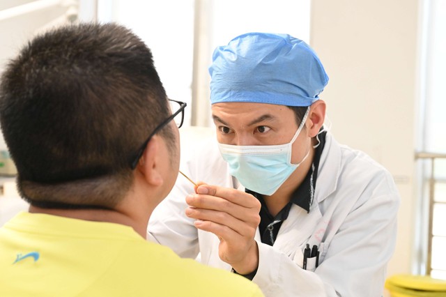 Lưỡi l&agrave; "gương b&aacute;o bệnh": Thấy 6 thứ n&agrave;y chỉ e gan, thận, n&atilde;o đều đ&atilde;... gặp nguy - Ảnh 1.