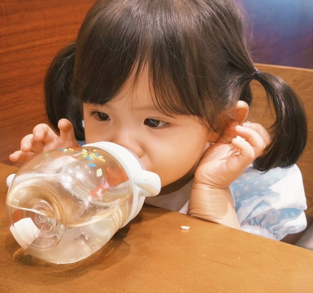 Ngỡ ngàng lấy ra 56 viên sỏi trong thận bé trai lớp 4, bác sĩ nói thẳng: Bố mẹ chiều sai cách! - Ảnh 3.