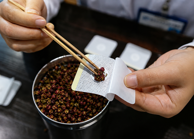 Người phụ nữ tối nào cũng đặt hạt tiêu vào rốn trước khi ngủ, một thời gian sau 4 điều kinh ngạc đã đến - Ảnh 3.