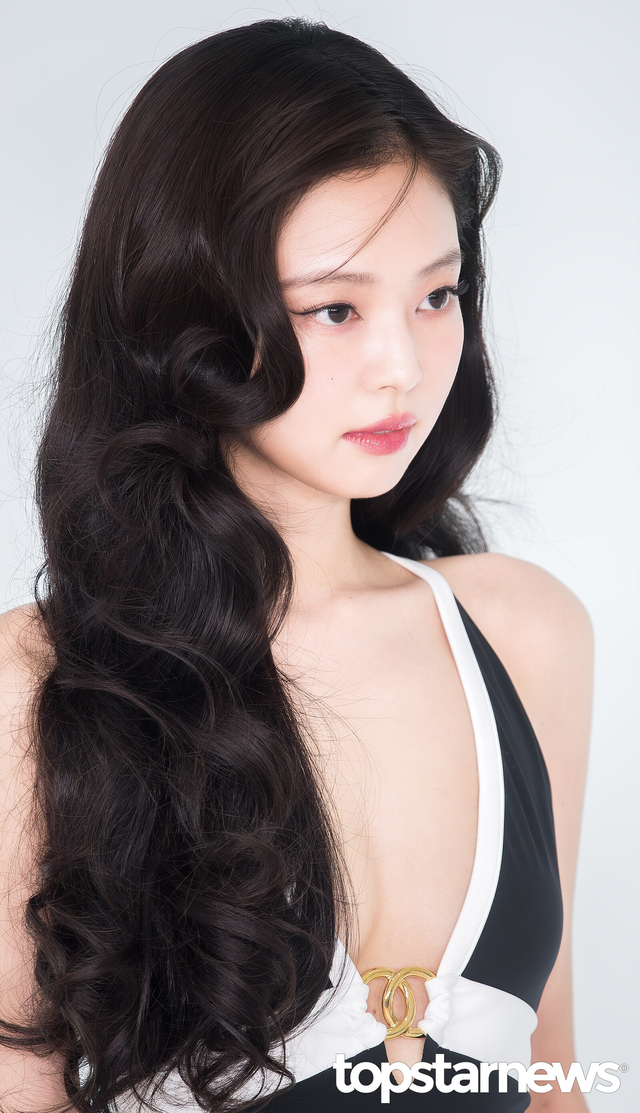 &Aacute;t chủ b&agrave;i của CHANEL lộ diện: Jennie v&agrave; G-Dragon cuối c&ugrave;ng cũng hội ngộ - Ảnh 4.