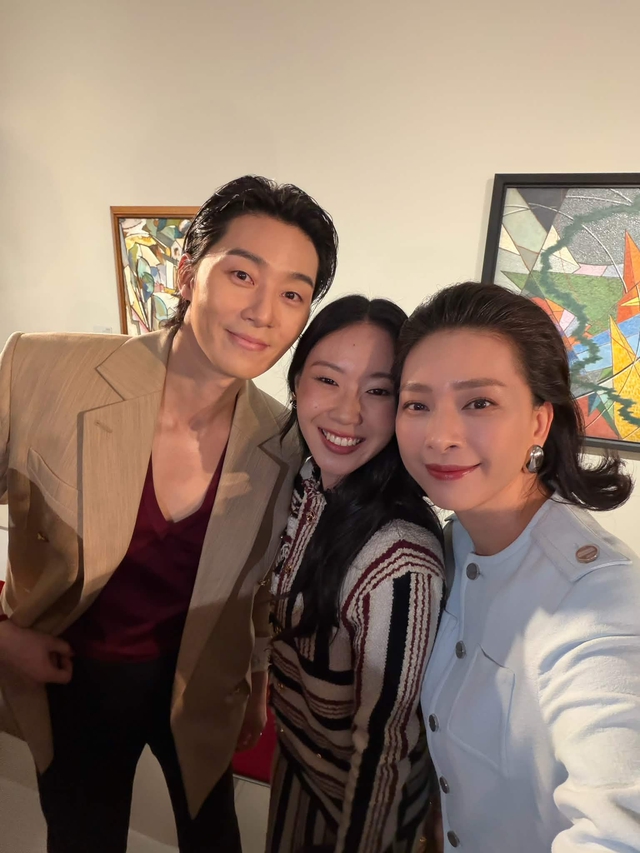 Jennie và G-Dragon đồng loạt mất tích khỏi show Chanel, bỏ lại Ngô Thanh Vân và một nửa dàn sao- Ảnh 5. Jennie và G-Dragon đồng loạt mất tích khỏi show Chanel, bỏ lại Ngô Thanh Vân và một nửa dàn sao- Ảnh 5.
