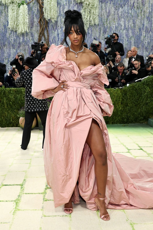 Met Gala 2026: Tượng tạc, thiết kế đi&ecirc;u khắc cơ thể ngập tr&agrave;n, BLACKPINK vẫn l&agrave; trung t&acirc;m b&agrave;n t&aacute;n- Ảnh 48.