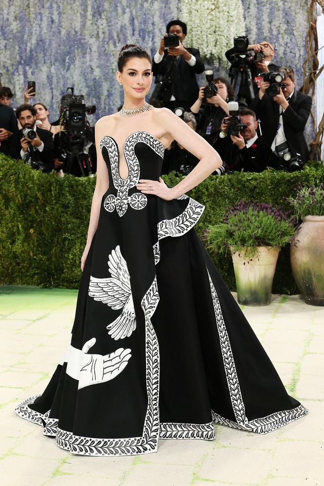 Met Gala 2026: Tượng tạc, thiết kế đi&ecirc;u khắc cơ thể ngập tr&agrave;n, BLACKPINK vẫn l&agrave; trung t&acirc;m b&agrave;n t&aacute;n- Ảnh 26.