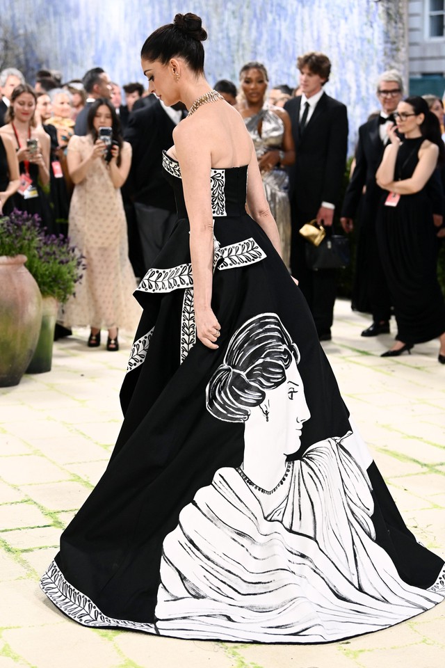 Met Gala 2026: Tượng tạc, thiết kế đi&ecirc;u khắc cơ thể ngập tr&agrave;n, BLACKPINK vẫn l&agrave; trung t&acirc;m b&agrave;n t&aacute;n- Ảnh 27.