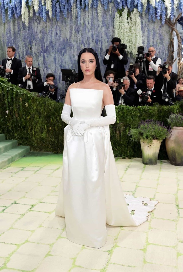 Met Gala 2026: Tượng tạc, thiết kế đi&ecirc;u khắc cơ thể ngập tr&agrave;n, BLACKPINK vẫn l&agrave; trung t&acirc;m b&agrave;n t&aacute;n- Ảnh 44.