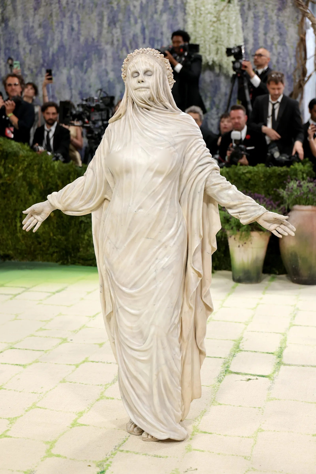 Met Gala 2026: Tượng tạc, thiết kế đi&ecirc;u khắc cơ thể ngập tr&agrave;n, BLACKPINK vẫn l&agrave; trung t&acirc;m b&agrave;n t&aacute;n- Ảnh 34.