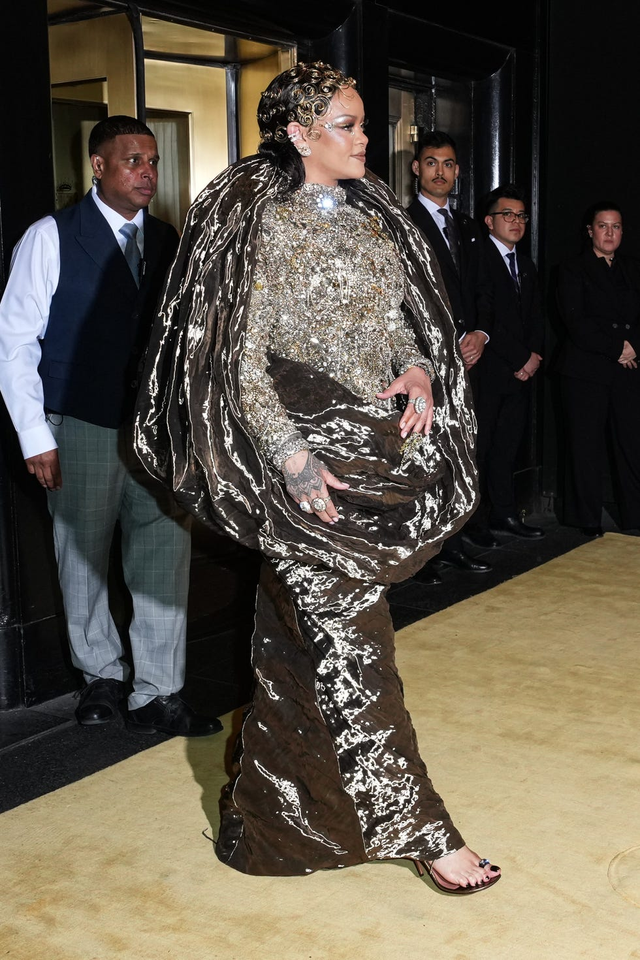 Met Gala 2026: Tượng tạc, thiết kế đi&ecirc;u khắc cơ thể ngập tr&agrave;n, BLACKPINK vẫn l&agrave; trung t&acirc;m b&agrave;n t&aacute;n- Ảnh 11.
