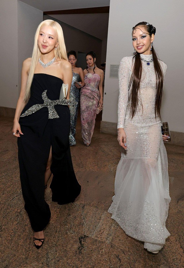 Khung h&igrave;nh ở Met Gala cả thế giới tr&ocirc;ng mong đ&acirc;y rồi: BLACKPINK tụ hội, xứng danh nh&oacute;m nhạc Kbiz quyền lực nhất l&agrave;ng thời trang - Ảnh 3.