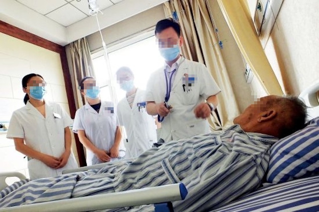 Cụ &ocirc;ng suy thận cấp chỉ v&igrave; 1 nguy&ecirc;n nh&acirc;n được b&aacute;c sĩ cảnh b&aacute;o đặc biệt: M&ugrave;a h&egrave; rất dễ gặp! - Ảnh 1.