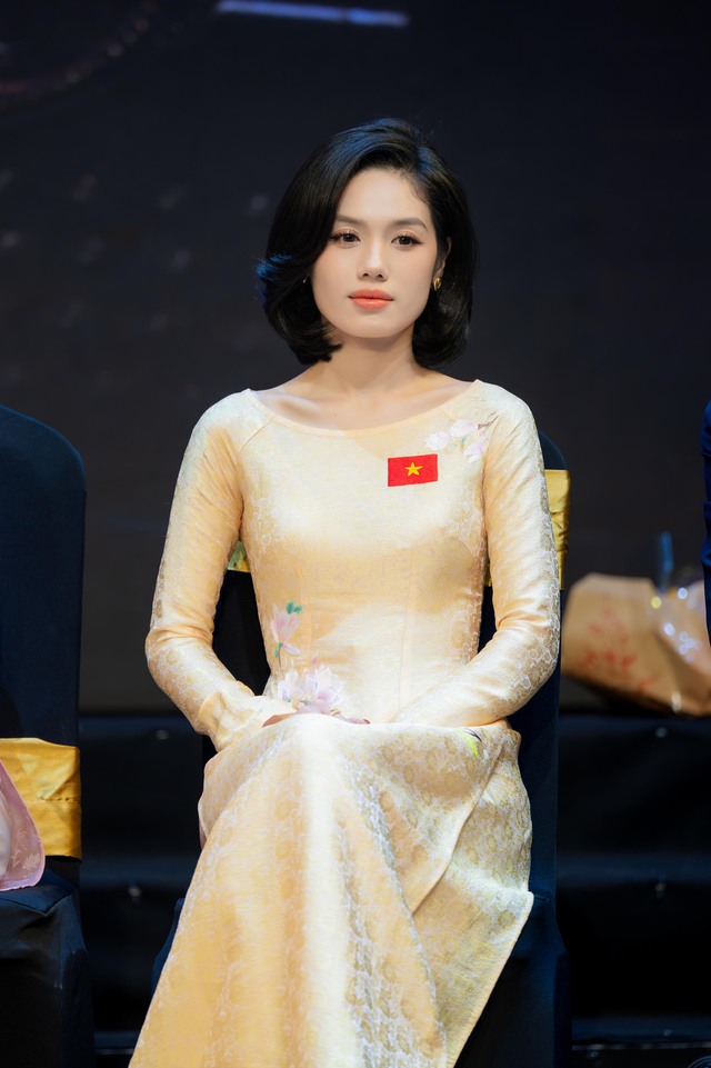 Quyết định của Ninh Dương Lan Ngọc đang khiến netizen kh&oacute;c lụt MXH- Ảnh 9.