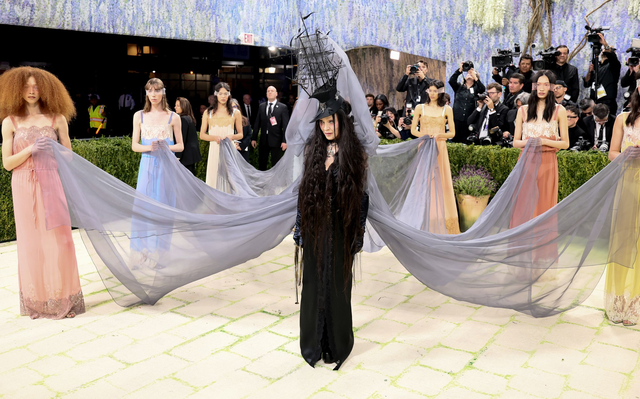 Met Gala 2026: Tượng tạc, thiết kế đi&ecirc;u khắc cơ thể ngập tr&agrave;n, BLACKPINK vẫn l&agrave; trung t&acirc;m b&agrave;n t&aacute;n- Ảnh 14.