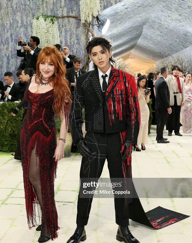 Met Gala 2026: Tượng tạc, thiết kế đi&ecirc;u khắc cơ thể ngập tr&agrave;n, BLACKPINK vẫn l&agrave; trung t&acirc;m b&agrave;n t&aacute;n- Ảnh 50.