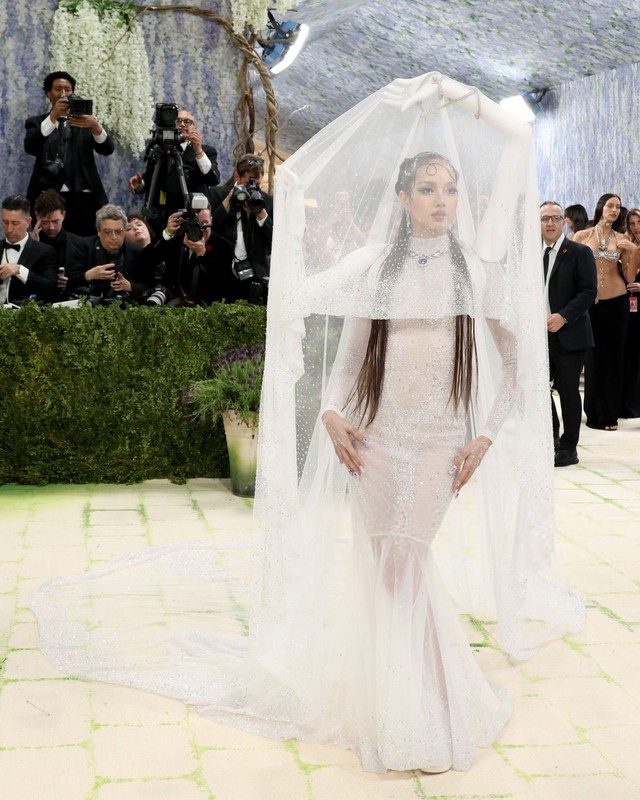 Met Gala 2026: Tượng tạc, thiết kế đi&ecirc;u khắc cơ thể ngập tr&agrave;n, BLACKPINK vẫn l&agrave; trung t&acirc;m b&agrave;n t&aacute;n- Ảnh 7.
