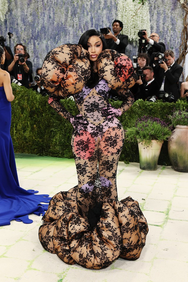 Met Gala 2026: Tượng tạc, thiết kế đi&ecirc;u khắc cơ thể ngập tr&agrave;n, BLACKPINK vẫn l&agrave; trung t&acirc;m b&agrave;n t&aacute;n- Ảnh 24.