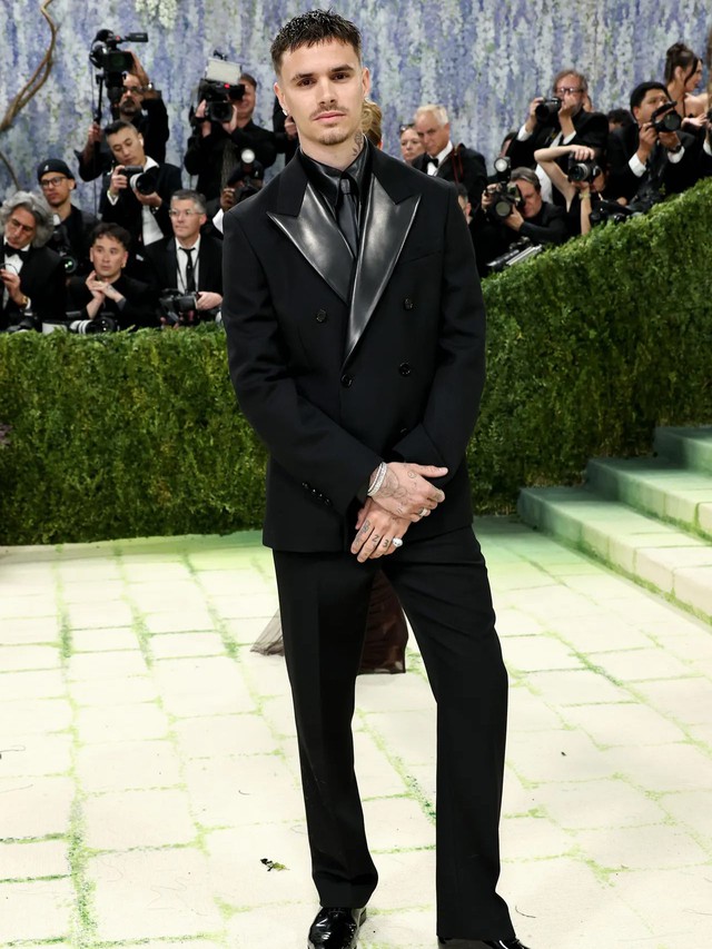 Met Gala 2026: Tượng tạc, thiết kế đi&ecirc;u khắc cơ thể ngập tr&agrave;n, BLACKPINK vẫn l&agrave; trung t&acirc;m b&agrave;n t&aacute;n- Ảnh 31.