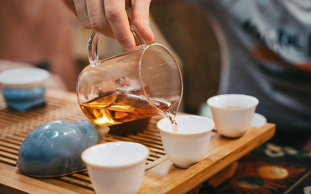 3 th&oacute;i quen buổi s&aacute;ng ở nam giới "ph&aacute; gan" c&ograve;n nhanh hơn uống rượu! - Ảnh 1.