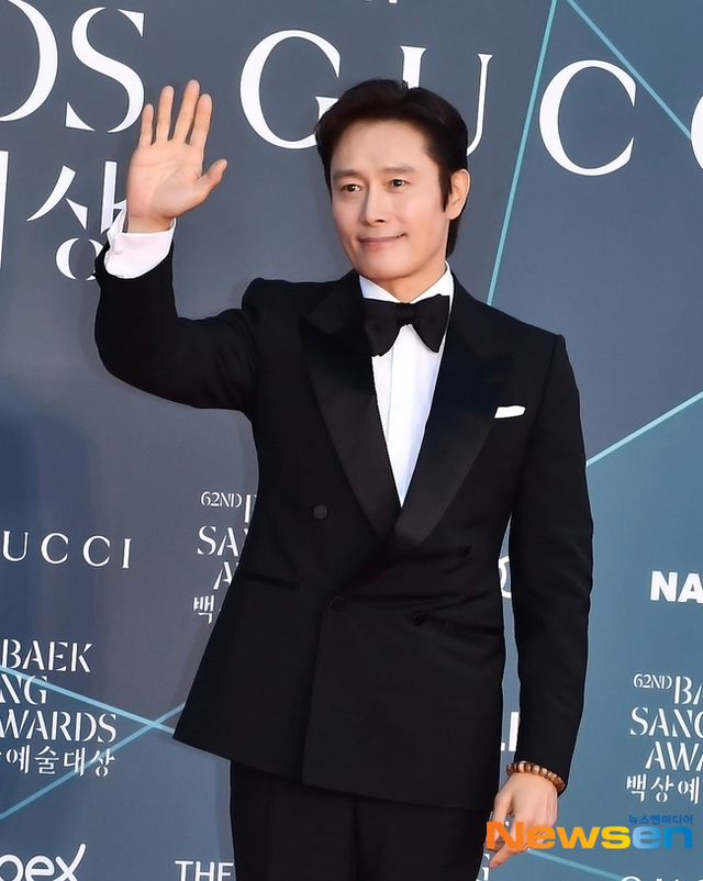 Si&ecirc;u thảm đỏ Baeksang 2026: 1 mỹ nh&acirc;n hở bạo &aacute;t cả Son Ye Jin - Yoona, Suzy xứng danh nữ thần - Ảnh 40.