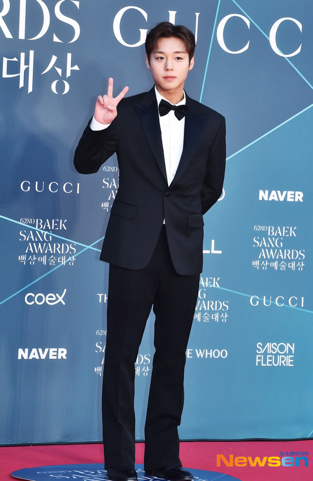 Si&ecirc;u thảm đỏ Baeksang 2026: 1 mỹ nh&acirc;n hở bạo &aacute;t cả Son Ye Jin - Yoona, Suzy xứng danh nữ thần - Ảnh 38.