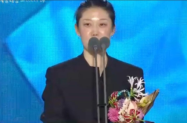 Trực tiếp Baeksang 2026: Giải thưởng Nam diễn vi&ecirc;n phụ xuất sắc nhất thuộc về diễn vi&ecirc;n Yoo Seung Mok - Ảnh 12.