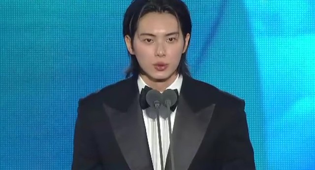 Trực tiếp Baeksang 2026: Giải thưởng Nam diễn vi&ecirc;n phụ xuất sắc nhất thuộc về diễn vi&ecirc;n Yoo Seung Mok - Ảnh 15.